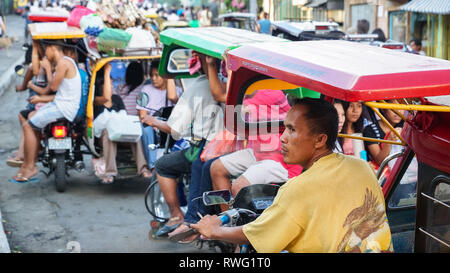 Conducteur de tricycle et de la congestion routière dans Miagao - Iloilo, Philippines Banque D'Images