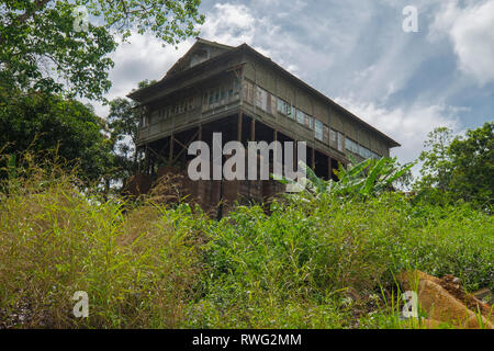 Un coup d'oeil à un magasin Harrods maison kit à Freetown, Sierra Leone. La maison a été livrée dans un kit, d'être construit et utilisé par les travailleurs expatriés Brit J Banque D'Images