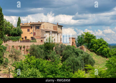 CERALDO, TOSCANE / ITALIE, LE 20 JUIN 2018 : une vue du village où Giovanni Boccaccio, auteur du Décaméron, une collection de contes médiévaux situé dans la région de Banque D'Images