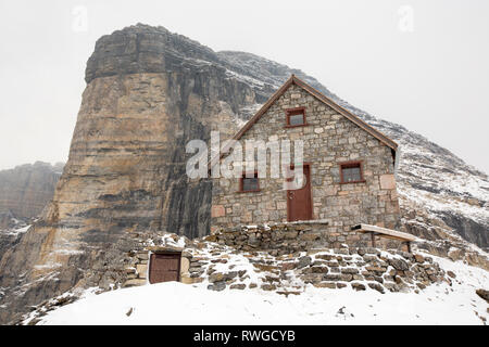 Le Club alpin du Canada's Refuge du Col Abbot, sur la ligne continentale de partage et la Colombie-Britannique / frontière de l'Alberta, près du lac Louise, Alberta, Canada Banque D'Images