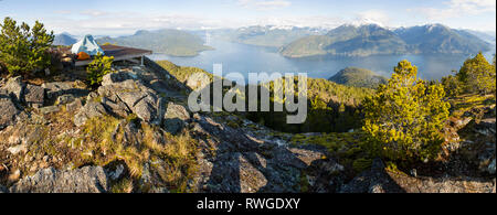 Camping à PIC LEADER, Enclume Island, British Columbia, Canada Banque D'Images