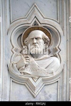 Jérémie, de secours sur la façade de la Basilique de Santa Croce (Basilique de la Sainte Croix) - La célèbre église franciscaine à Florence, Italie Banque D'Images