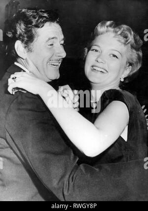 Flynn, Errol, 20.6.1909 - 14.10.1959, de l'Australie - l'acteur américain, demi-longueur, avec 3e femme Patrice Wymore, Hollywood, Los Angeles, 1950, Additional-Rights Clearance-Info-Not-Available- Banque D'Images