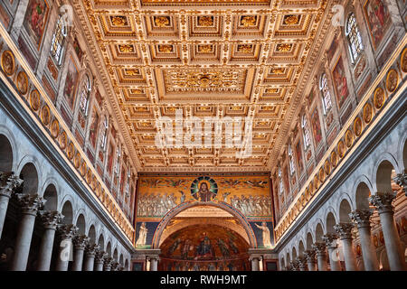 L'Italie, Rome, février 19/2019, décorations de toit détails et de triomphe, ou arc de Galla Placidia. La Basilique Papale de Saint Paul hors les murs Banque D'Images