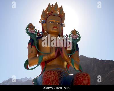 Diskit Gompa immense statue du Bouddha Maitréya, Nubra valley, Ladakh Banque D'Images