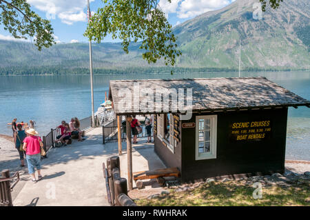 Croisières pittoresques et la location de bateaux sur le lac McDonald dans le Glacier National Park, Montana. Banque D'Images