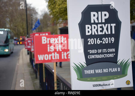 Protestation parlementaire quotidien par SODEM - Stand de Défi Mouvement Européen qui a été commencé par Stephen Bray sur 2017 pour protester contre l'Brexit. Tous les jours Banque D'Images