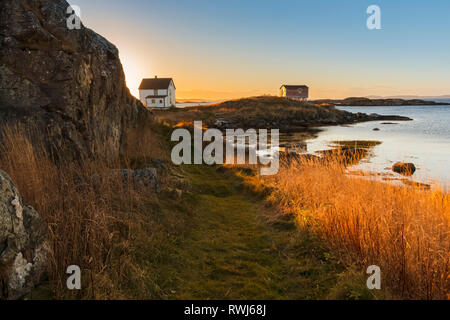 À la recherche sur le coucher du soleil sur les rives du Change Islands, à marée basse, Terre-Neuve et Labrador Banque D'Images