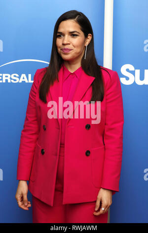 Los Angeles, CA, USA. 5e Mar, 2019. LOS ANGELES - Oct 5 : America Ferrera à la ''Superstore'' pour votre examen sur les Studios Universal sort le 5 mars 2019 à Los Angeles, CA : Crédit Kay Blake/ZUMA/Alamy Fil Live News Banque D'Images