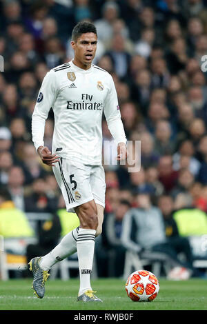 Madrid, Espagne. 08Th Mar, 2019. MADRID, 05-03-2019, le stade Bernabeu, la saison 2018/2019 de la Ligue des Champions, 1/8 de tour deuxième jambe. Le joueur du Real Madrid Raphaël Varane sur le ballon pendant le match real madrid - Ajax (1-4). Credit : Pro Shots/Alamy Live News Banque D'Images