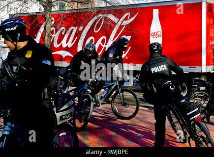 Washington, United States. 08Th Mar, 2019. Sur des vélos de la police patrouillent dans les rues de Washington de crédit aux États-Unis : Vondrous Romain/CTK Photo/Alamy Live News Banque D'Images