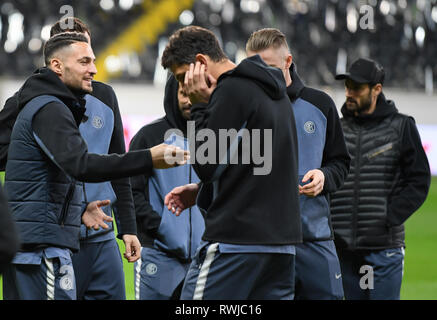 06 mars 2019, Hessen, Frankfurt/Main : Les joueurs de l'Inter Milan sont sur le terrain de la Commerzbank Arena. L'Eintracht Francfort et l'Inter Milan se réunira dans la première étape de la ronde de 16 de la Ligue Europa le 7 mars. Photo : Arne Dedert/dpa Banque D'Images