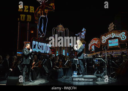 Moscou, Russie. 6e Mar 2019. Concert à la mémoire d'Elvis Presley à Moscou. Elvis. Le Roi - un hommage unique show, une collection des meilleurs concerts de la télévision du grand Elvis et ses engagements au niveau des sites de Las Vegas. Moscou, Centre des congrès. Plékhanov, le 6 mars 2019. Crédit : Pavel Kashaev/Alamy Live News Banque D'Images