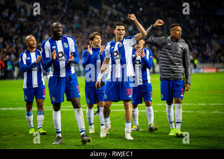 Porto, Portugal. 08Th Mar, 2019. L'équipe du FC Porto célèbre le winat la fin du match pour la 16e ronde de la Ligue des Champions de l'UEFA 2e jambe à Dragon Stadium à Porto, Portugal Crédit : Diogo Baptista/Alamy Live News Banque D'Images