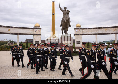 Grosny, la Russie. 05Th Oct, 2018. Les étudiants d'une école militaire de participer à une cérémonie marquant le 200e anniversaire de la fondation de Grozny. (Dpa article 'la dictature de Kadyrov en Tchétchénie est une bombe à retardement') Credit : Emile Ducke/A4897/Emile Ducke/dpa/Alamy Live News Banque D'Images