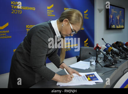 Kiev, Ukraine. 7 mars, 2019. Leader du parti politique ukrainien vu lors d'une conférence de presse. Candidat à l'élection présidentielle ukrainienne Ioulia Timochenko a signé des engagements pour les électeurs de l'Ukraine. Crédit : Sergei Chuzavkov/SOPA Images/ZUMA/Alamy Fil Live News Banque D'Images