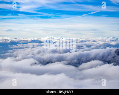 Paysage avec une mer de nuages sur la montagne dans La Covatilla, Bejar (Salamanca) Banque D'Images