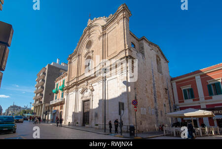 Monopoli, Puglia, Italie - Eglise de Saint François d'assise (Chiesa di San Francesco D'Assisi) dans la vieille ville. Une région Pouilles Banque D'Images