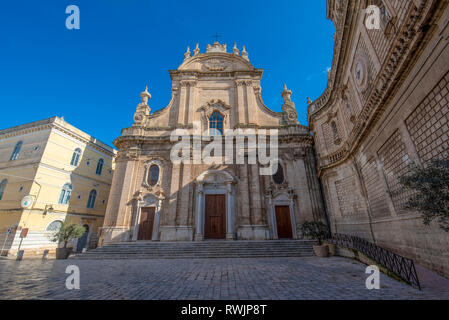Cathédrale Maria Santissima della Madia (Basilique Cattedrale Maria Santissima della Madia) dans la vieille ville de Monopoli, Puglia, Italie . Région des Pouilles Banque D'Images