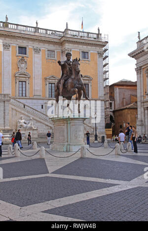 Rome, Italie - 25 octobre 2009 : statue équestre de Marc Aurèle au Capitole à Rome, Italie. Banque D'Images