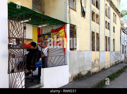 La Havane, Cuba - 11 janvier 2019 : Salon de coiffure dans la Vieille Havane, Cuba Banque D'Images