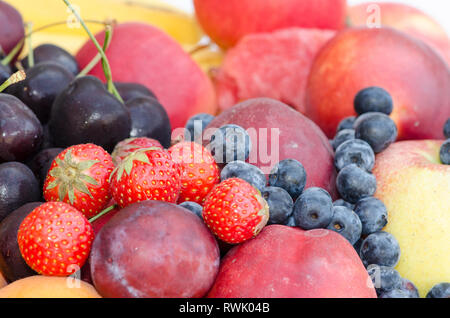 Groupe de fraise, cerise, myrtilles, prunes, nectarines Banque D'Images