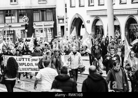 Strasbourg, France - Sep 12, 2017 : Noir et blanc photo de l'échelle nationale française journée de protestation contre la réforme du travail proposé par Emmanuel Macron Gouvernement Banque D'Images