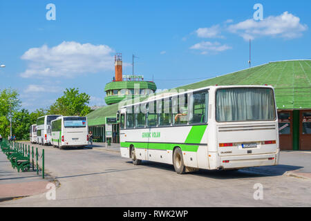 Long Distance bus station à Szekszard Hongrie Banque D'Images