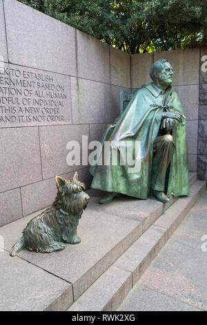 Statue de Roosevelt assis avec chien, Fala, Franklin Delano Roosevelt Memorial, Washington D.C., États-Unis d'Amérique Banque D'Images