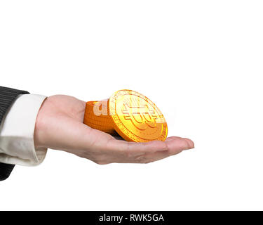 Un mâle part maintenir le bloc de golden Bitcoins, isolé sur fond blanc. Banque D'Images