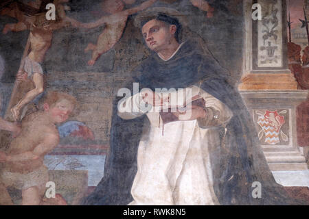 La lunette de l'une des portes latérales représentant Saint Thomas d'Aquin, détail de la façade de l'église de Santa Maria Novella à Florence, Italie Banque D'Images