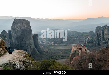 Meteora est une formation rocheuse en Grèce centrale, l'une des plus grandes et des plus complexes de l'est construit de façon abrupte monastères orthodoxes. Banque D'Images