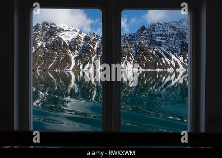 Glacier Lilliehook Océan par navire aventurier fenêtre, Spitsbergen, Svalbard, Norvège Îles Banque D'Images