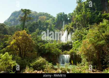 L'Umphang Thi Lo Su Cascade est la plus grande et la plus haute cascade de Thaïlande. Sanctuaire de faune Umphang dans la province de Tak, dans le nord-ouest de Sesana Banque D'Images