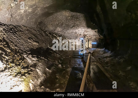 Wind Cave & la caverne de glace dans le japon Fugaku. La Grotte du Vent Fugaku Fuji est entouré par la verdure abondante de l'Aokigahara Jukai forêt. Une fois que vous entrez Banque D'Images