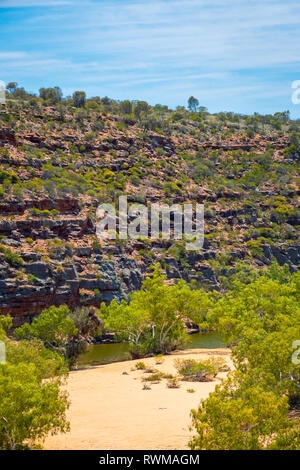 Petite plage à l'intérieur de gorge à Parc National de Kalbarri à côté de Ross Graham Lookout Banque D'Images