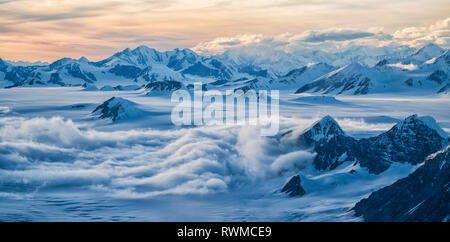 De l'image aérienne Saint Elias dans la réserve de parc national Kluane ; Haines Junction, Yukon, Canada Banque D'Images