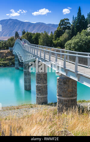 Le lac Tekapo passerelle, à l'île du Sud, Nouvelle-Zélande Banque D'Images