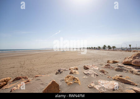 Plage à Queriat près du port, à l'Oman Banque D'Images