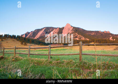 Boulder Colorado paysage de montagne avec des fers de Chautauqua Park Banque D'Images