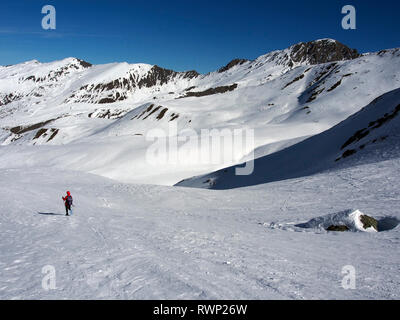 La descente depuis le Col de Longet, Parc Régional du Queyras, Alpes Banque D'Images