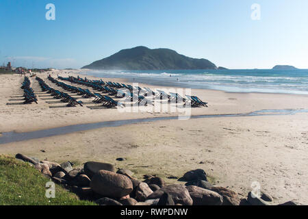 Profitant de la journée sur la plage dans une chaude journée pendant mes vacances Banque D'Images