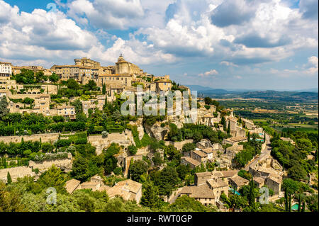 La France. Vaucluse (84), Parc Naturel Régional du Luberon. Le village de Gordes classé plus beau village de France. Banque D'Images