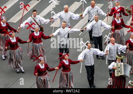 XXVI Chanson lettone et XVI Dance Festival 2018 en Lettonie, du 30 juin au 8 juillet. Le Latvian Song and Dance Festival est l'un des plus gros cho amateur Banque D'Images