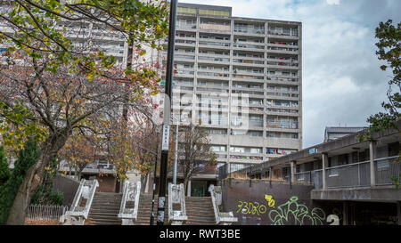 Leith Cables Wynd House ou Banana Flats est un immeuble d'appartements classé dans le style Brutaliste est un exemple d'excellence dans le design urbain moderniste Banque D'Images