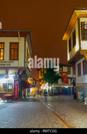 Ankara/Turkey-February 23 2019 : district Hamamonu qui est populaire avec de vieilles maisons turques Banque D'Images