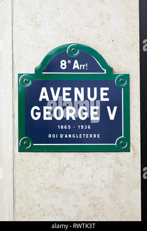 Célèbre avenue George V street sign in Paris, France Banque D'Images