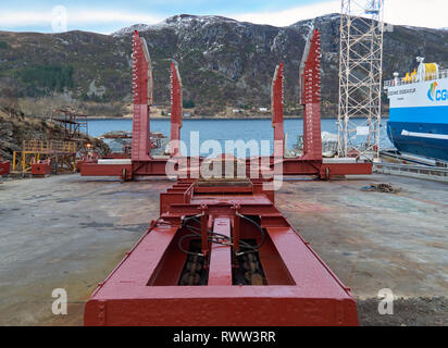 Une chaussée à l'Batbygg Bateaux Chantier Naval en Norvège, les navires utilisés pour le transport hors de l'eau afin qu'ils peuvent être travaillées. Maloy, la Norvège. Banque D'Images