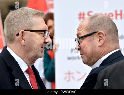 Len McCluskey (Secrétaire général de Unite the Union) et Steve Turner (Secrétaire général adjoint de Unite et Président national du peuple... Banque D'Images