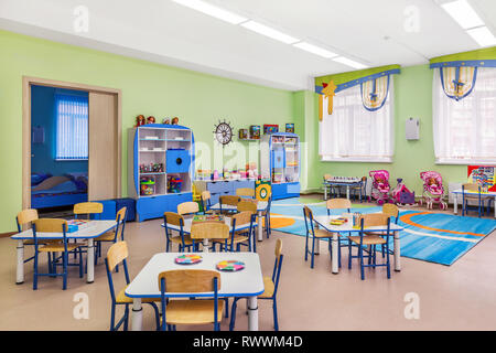 La maternelle, une salle d'étude. L'école maternelle avec des ensembles de jouets. Libre. Banque D'Images